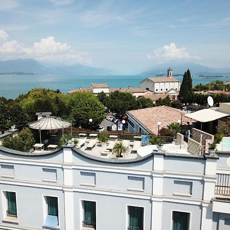Hotel Enrichetta Дезенцано-дель-Гарда Экстерьер фото